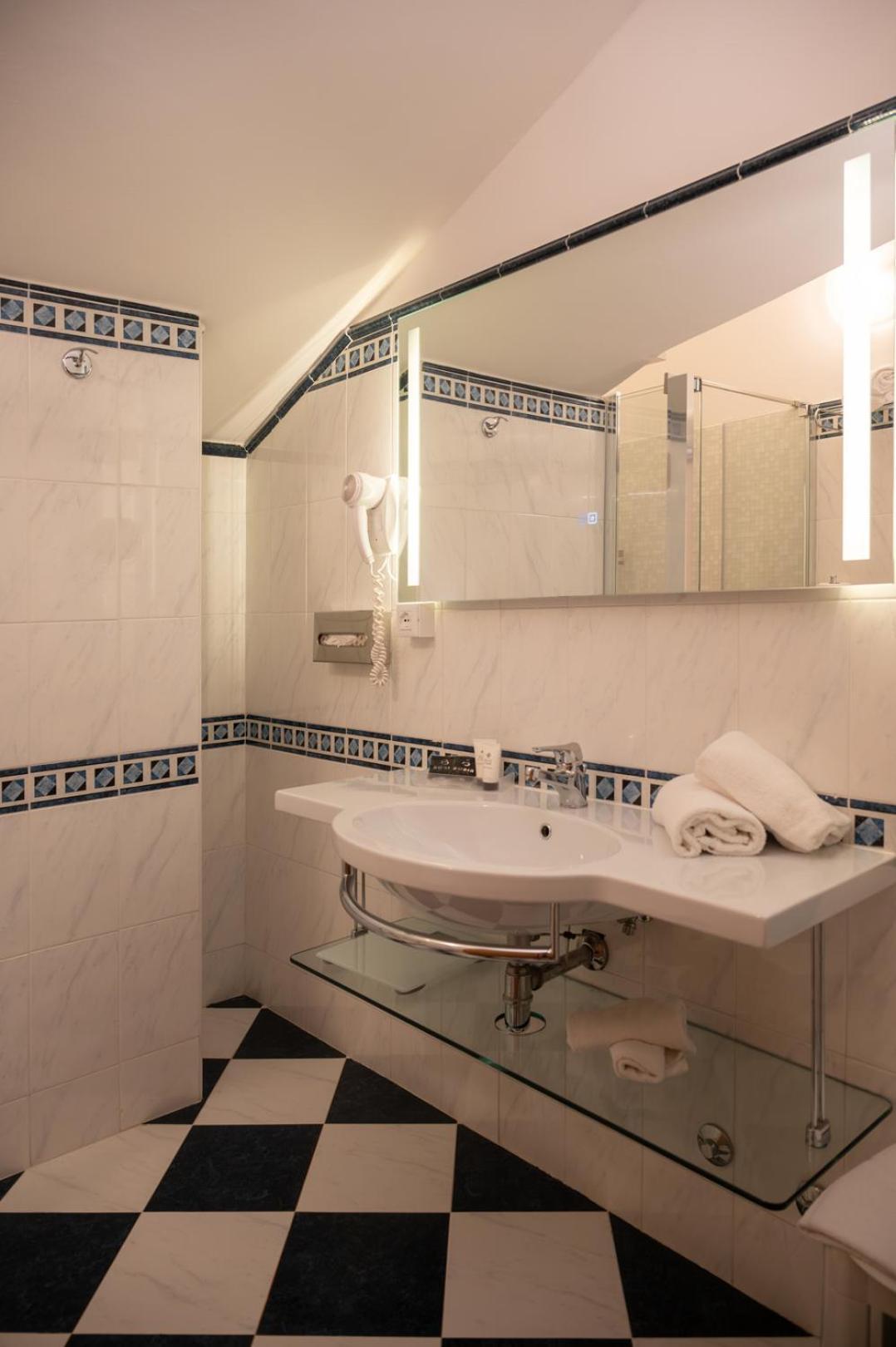 Hotel Savoy กาออร์เล ภายนอก รูปภาพ